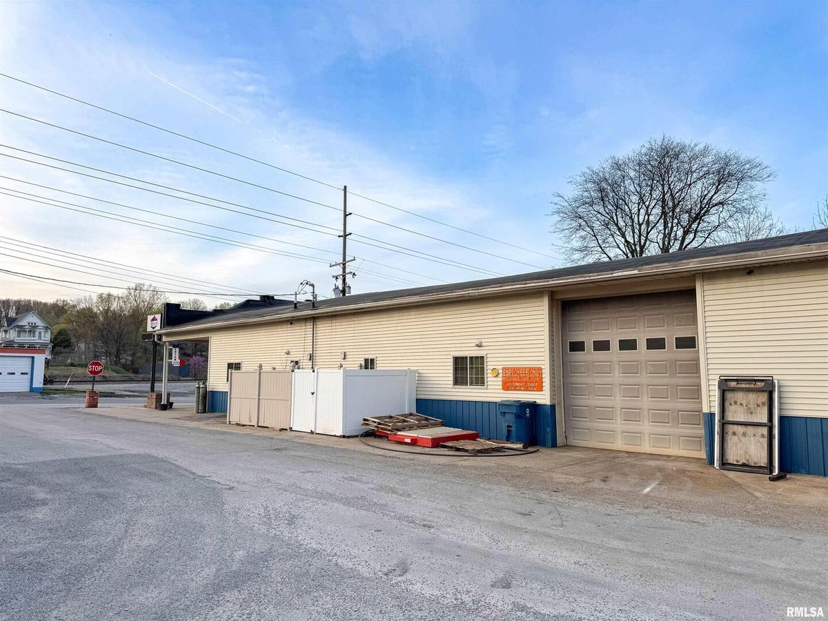 200 FRONT Street, Dongola, IL 62926