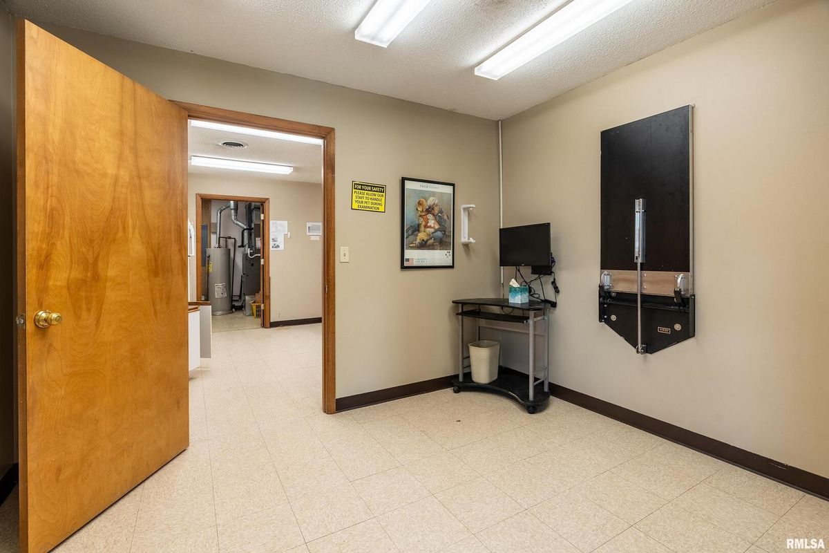 631 N PERSHING Street, Energy, IL 62933