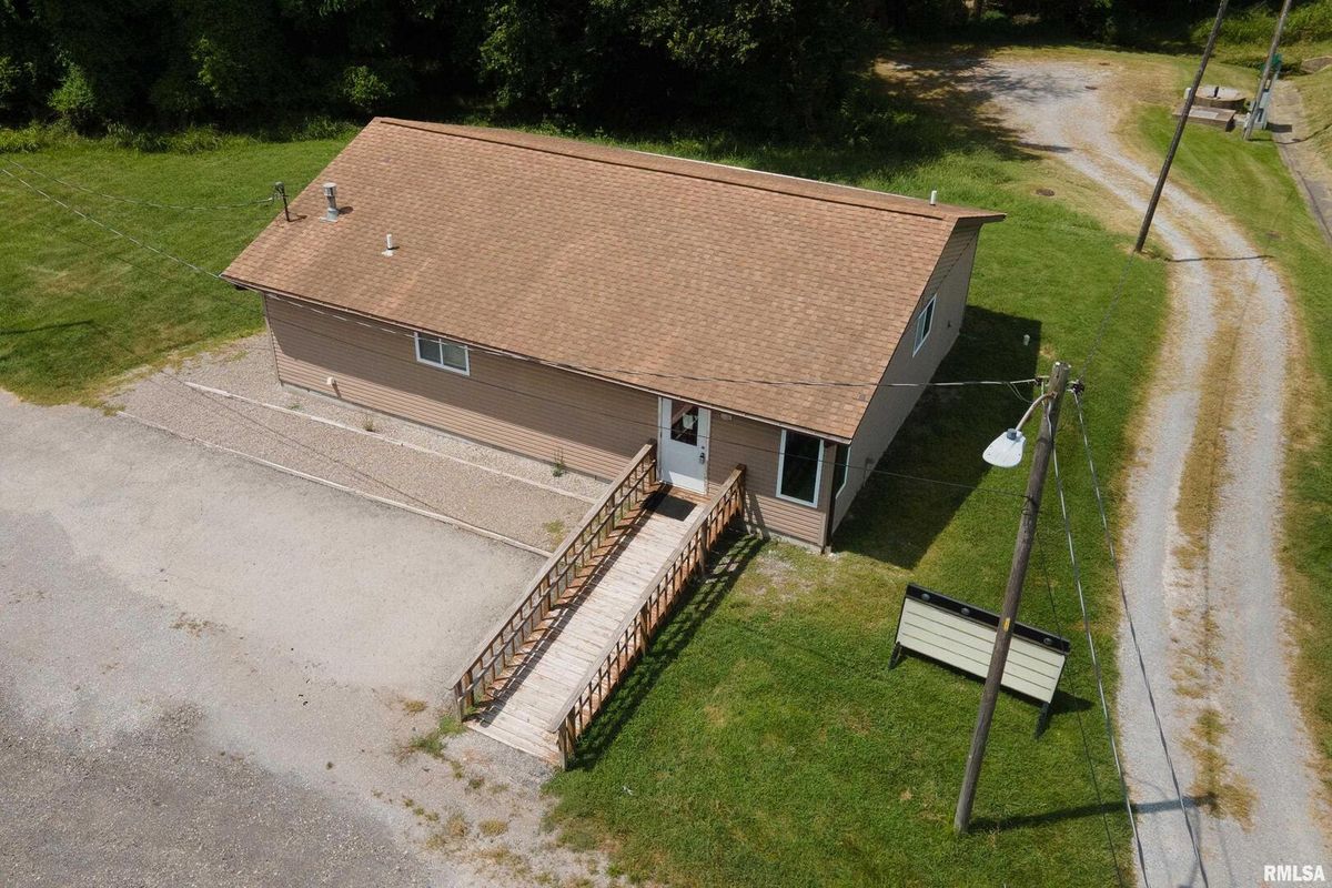 631 N PERSHING Street, Energy, IL 62933
