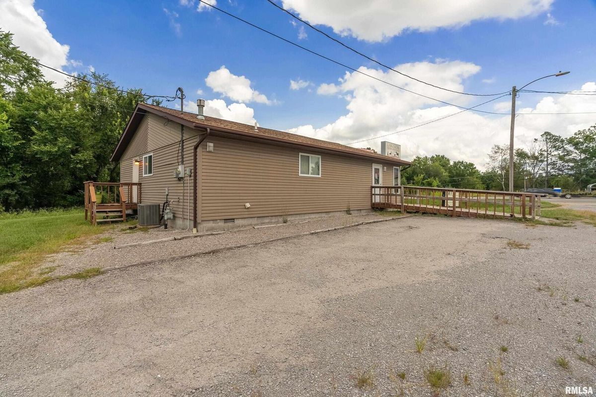 631 N PERSHING Street, Energy, IL 62933