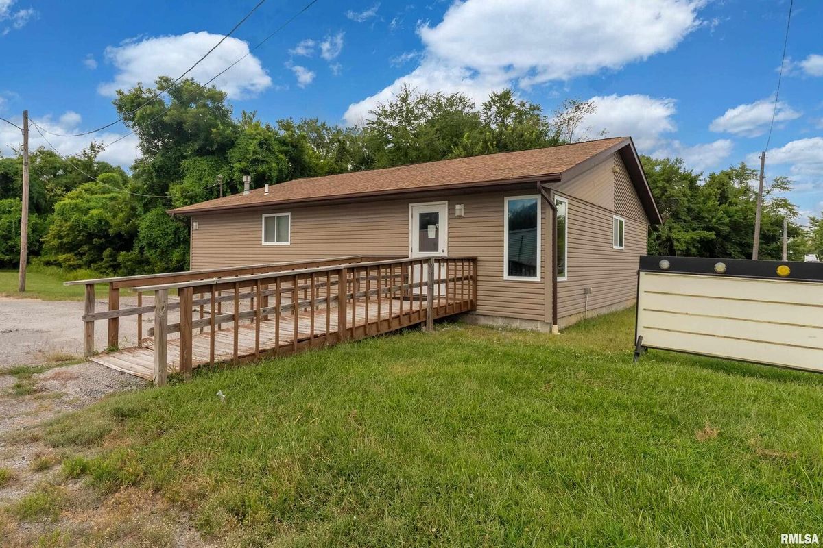 631 PERSHING Street, Energy, IL 62933