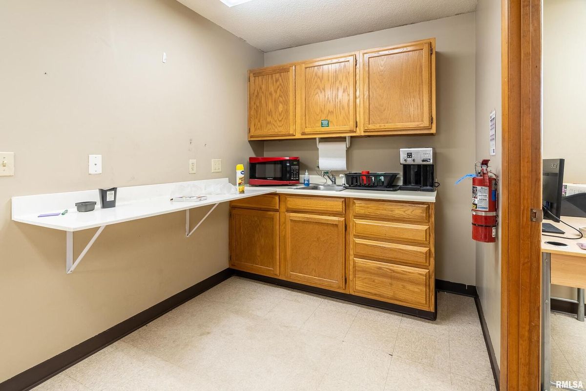 631 N PERSHING Street, Energy, IL 62933
