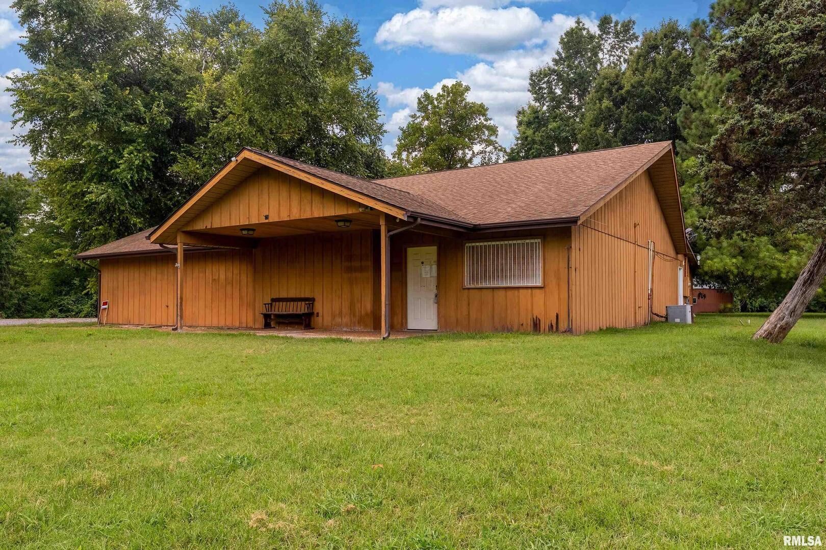 3014 S ILLINOIS Avenue — Carbondale, IL 62903
