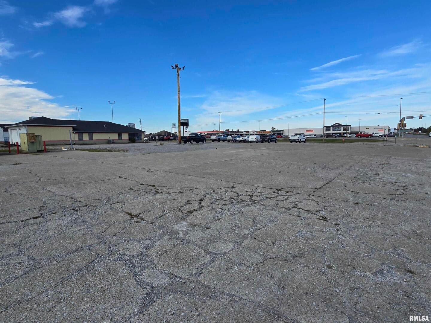 630 N COMMERCIAL Street — Harrisburg, IL 62946