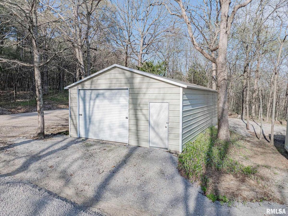 565 Dutton Chapel Road, Golconda, IL 62938