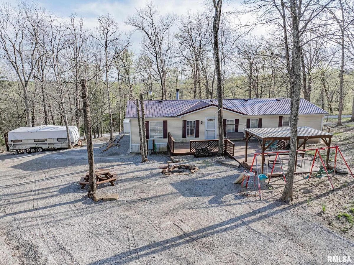 565 Dutton Chapel Road, Golconda, IL 62938
