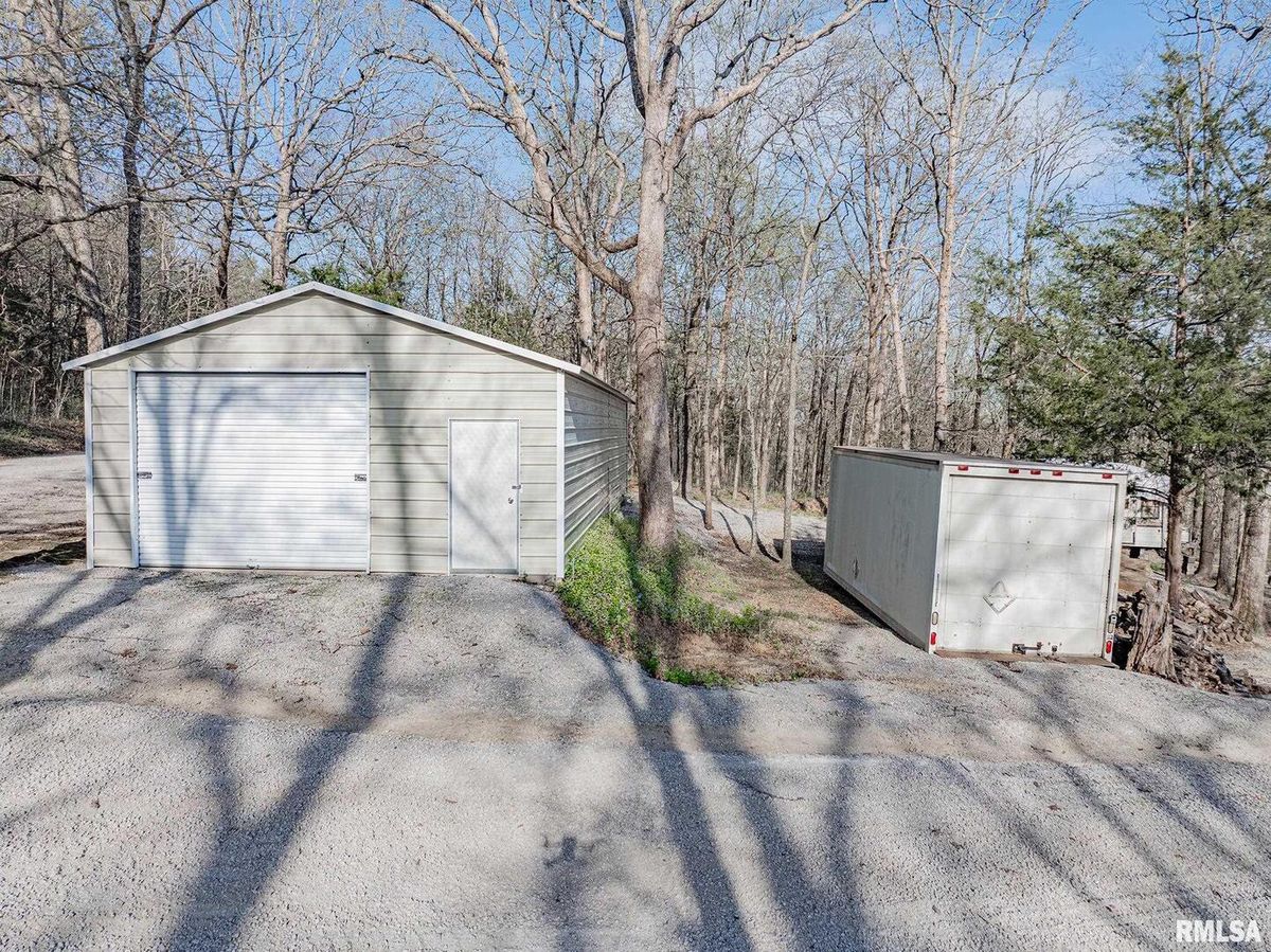 565 Dutton Chapel Road, Golconda, IL 62938