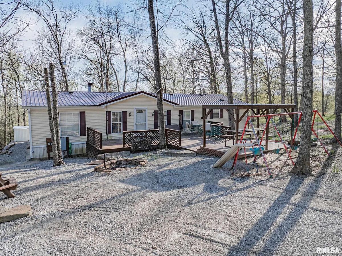 565 Dutton Chapel Road, Golconda, IL 62938