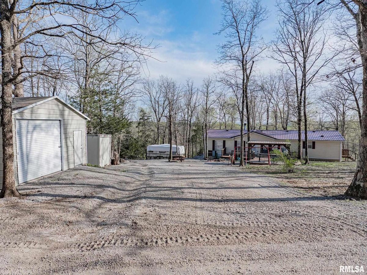 565 Dutton Chapel Road, Golconda, IL 62938