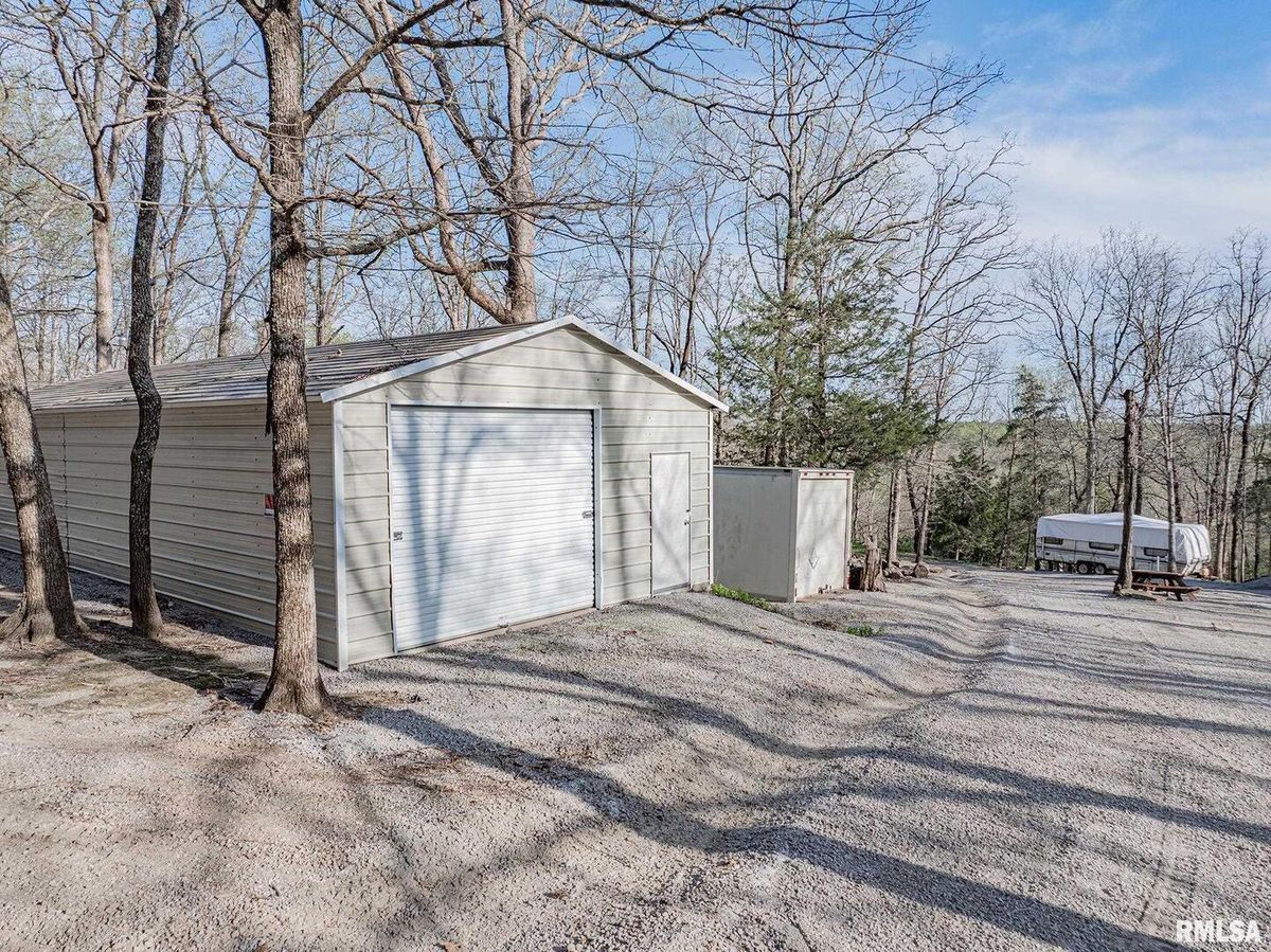 565 Dutton Chapel Road, Golconda, IL 62938
