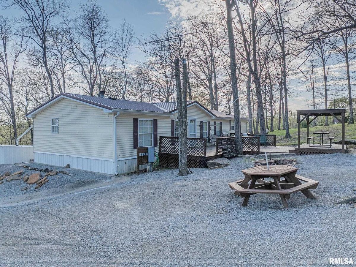 565 Dutton Chapel Road, Golconda, IL 62938