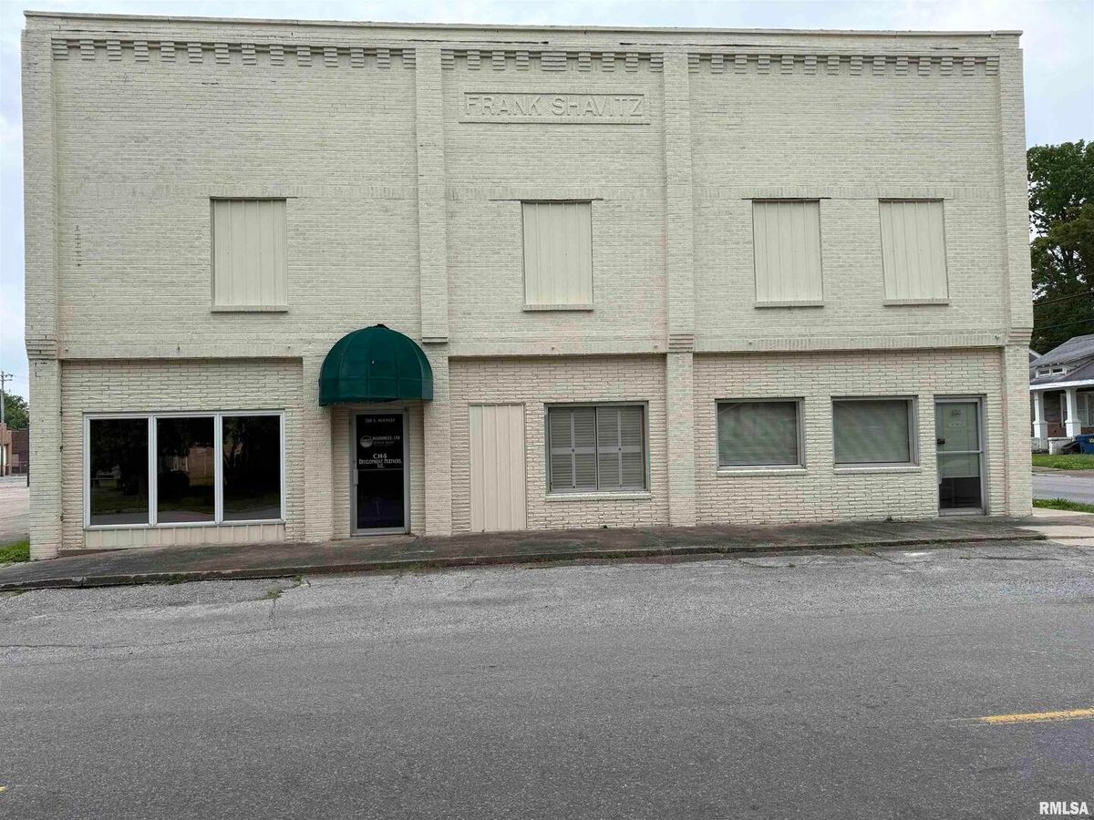 520 MCKINLEY Street, Harrisburg, IL 62946