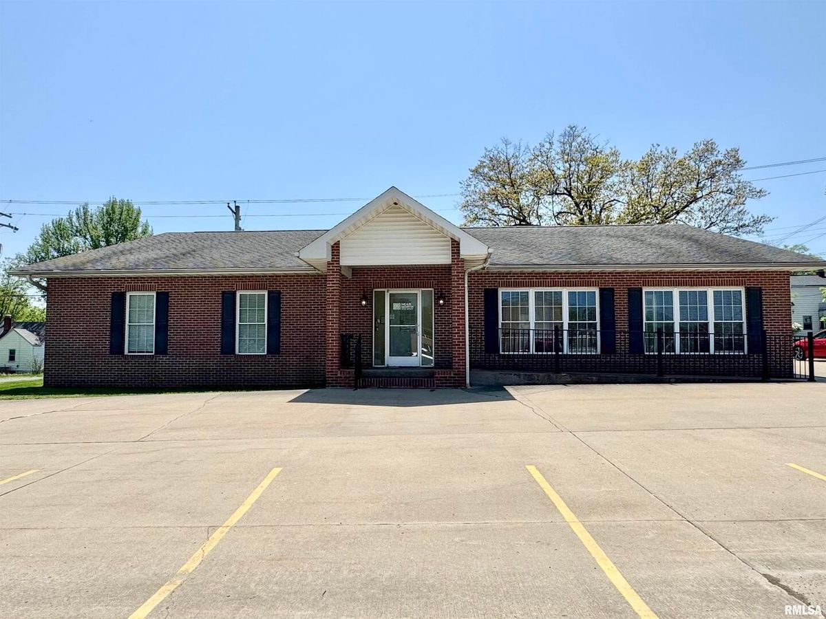 2419 BROADWAY Street, Mt Vernon, IL 62864