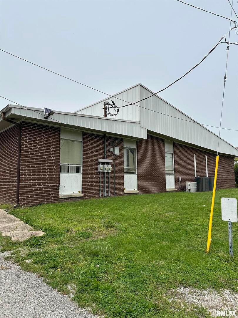 20 WASHINGTON Street, Duquoin, IL 62832