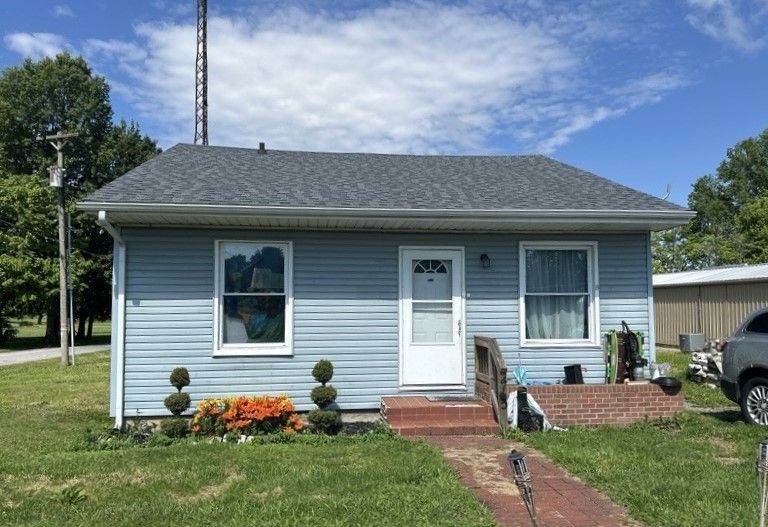 415 S PARK Street — Sesser, IL 62884