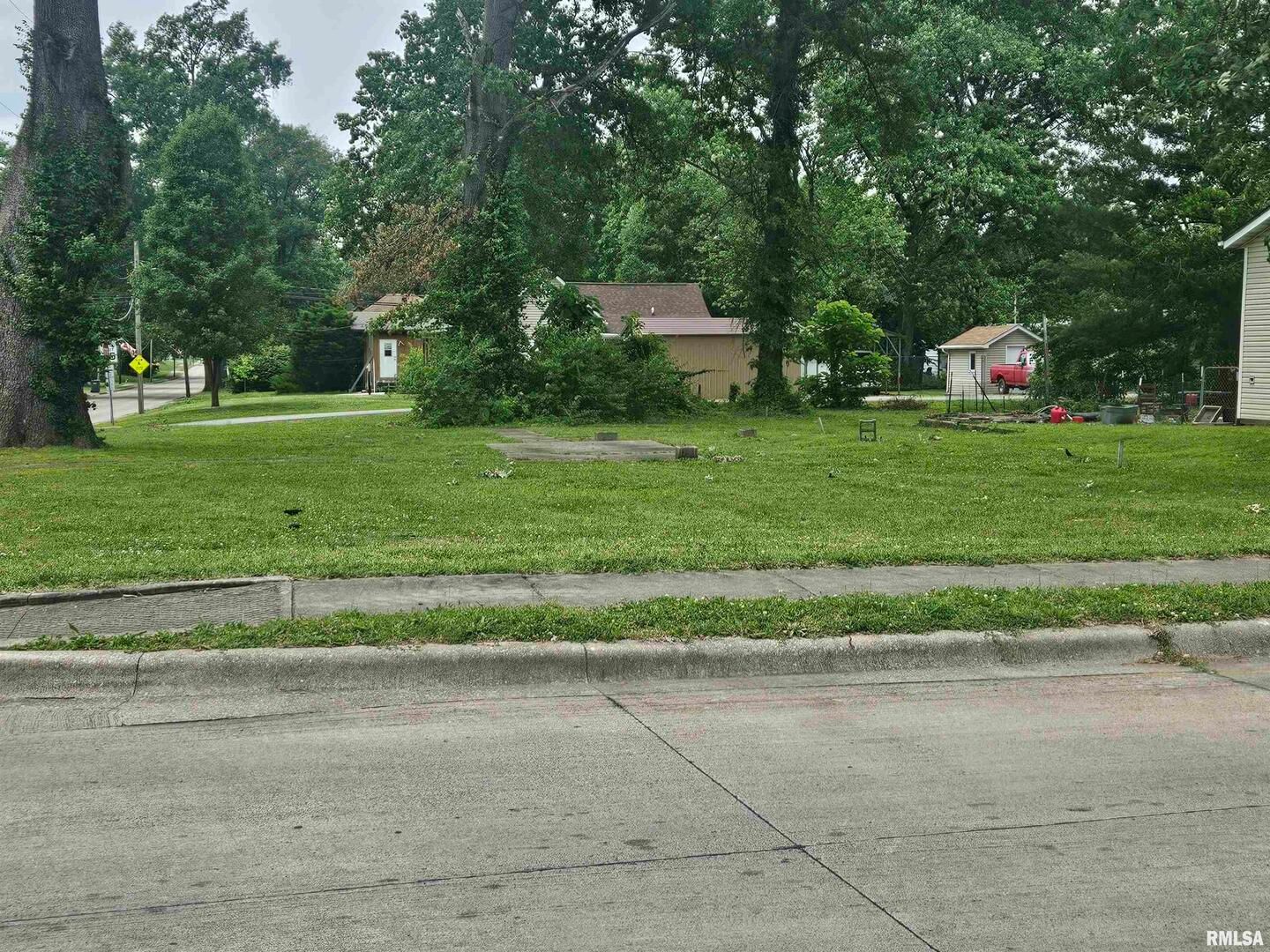 0000 S Duquoin Street #PO Bo — Benton, IL 62812