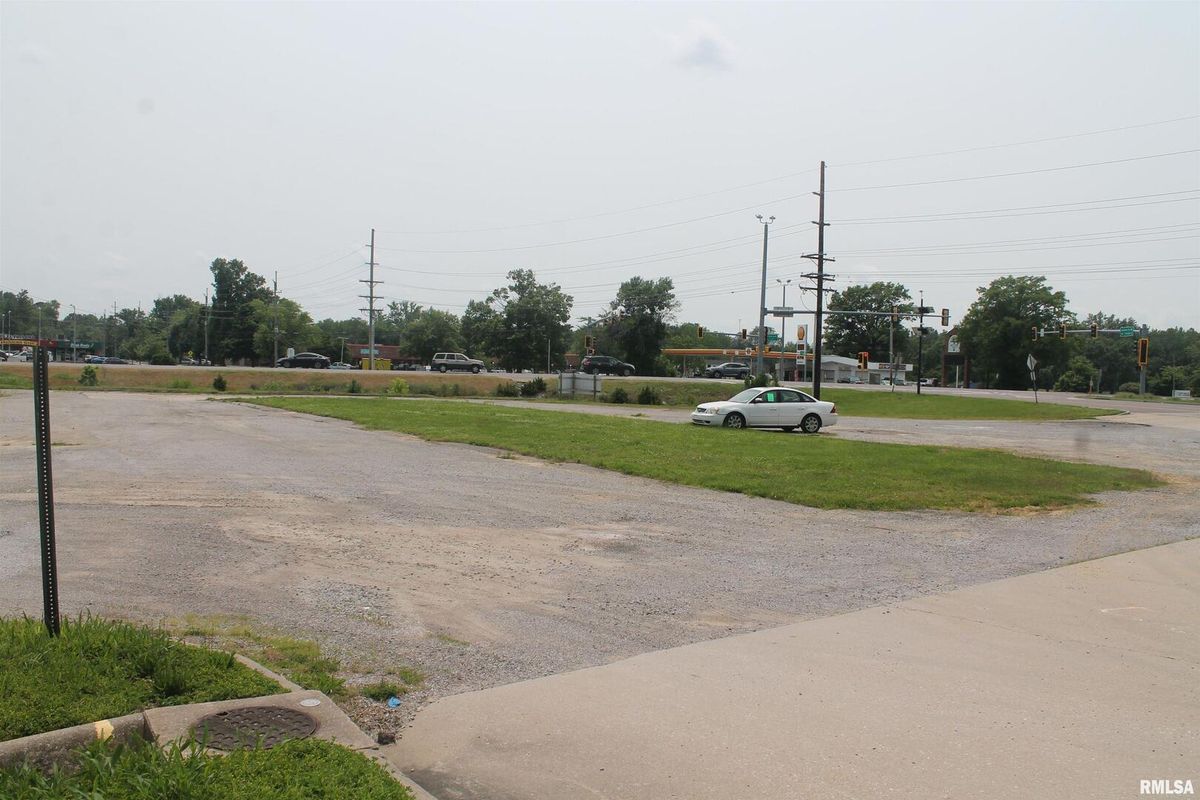 1915-1921 SYCAMORE Street, Carbondale, IL 62901