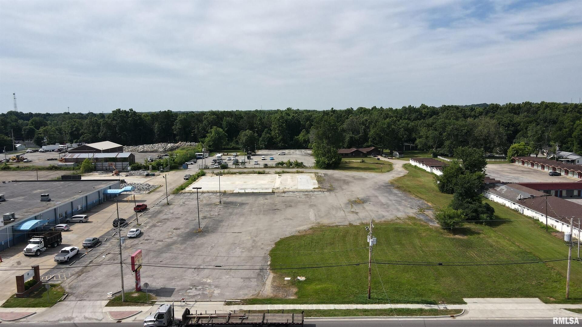 1001 W MAIN Street — West Frankfort, IL 62896