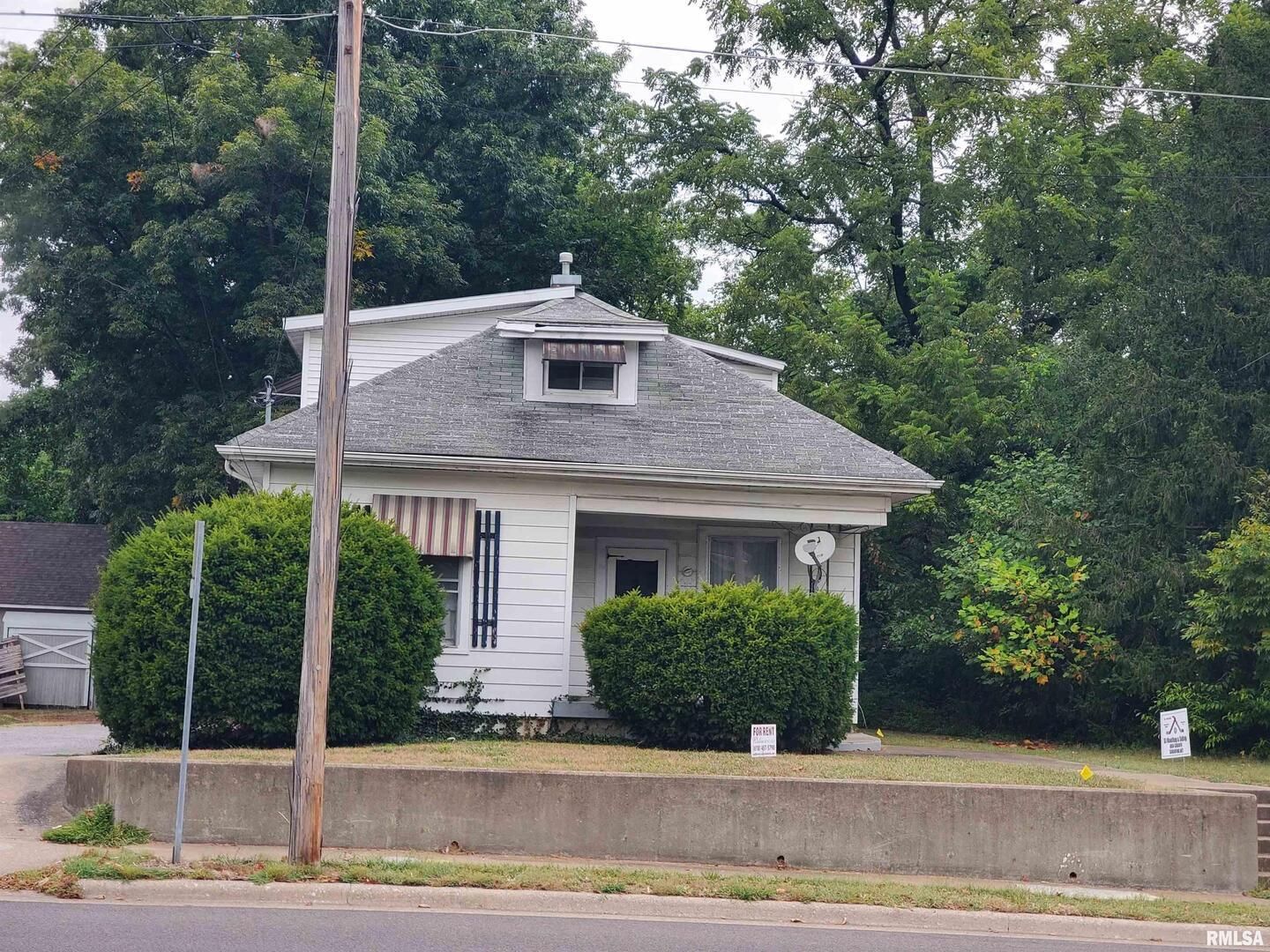 806 W Walnut St Street — Carbondale, IL 62901