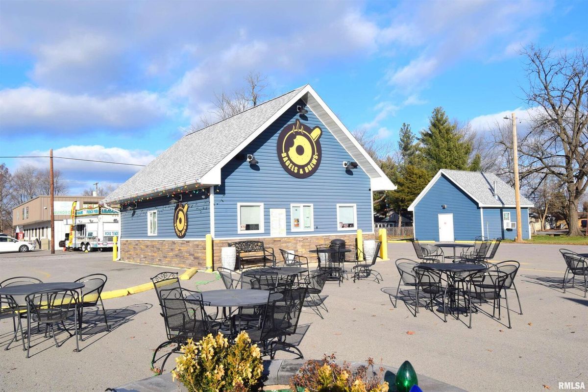 102 PARK Street, Sesser, IL 62884