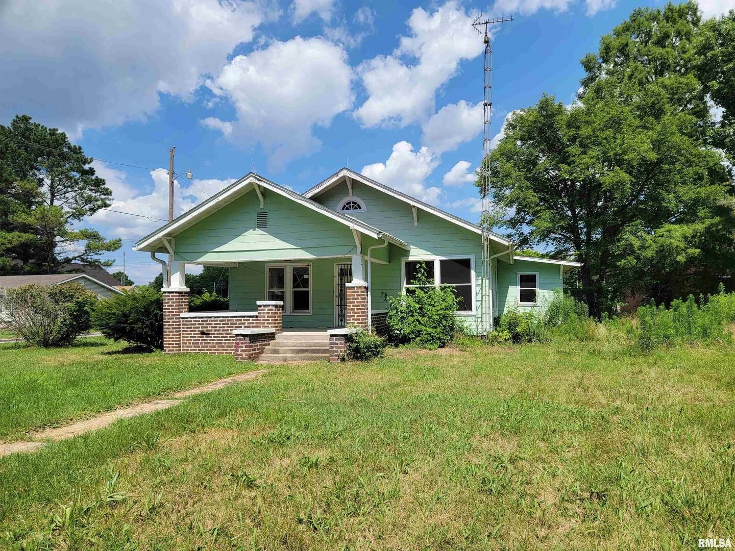 501 S DEAN Street — Royalton, IL 62983