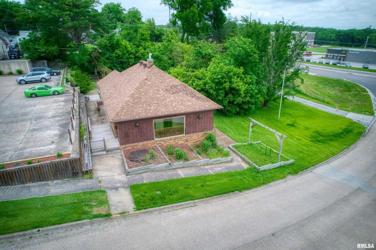 330 NORTH Street, Murphysboro, IL 62966