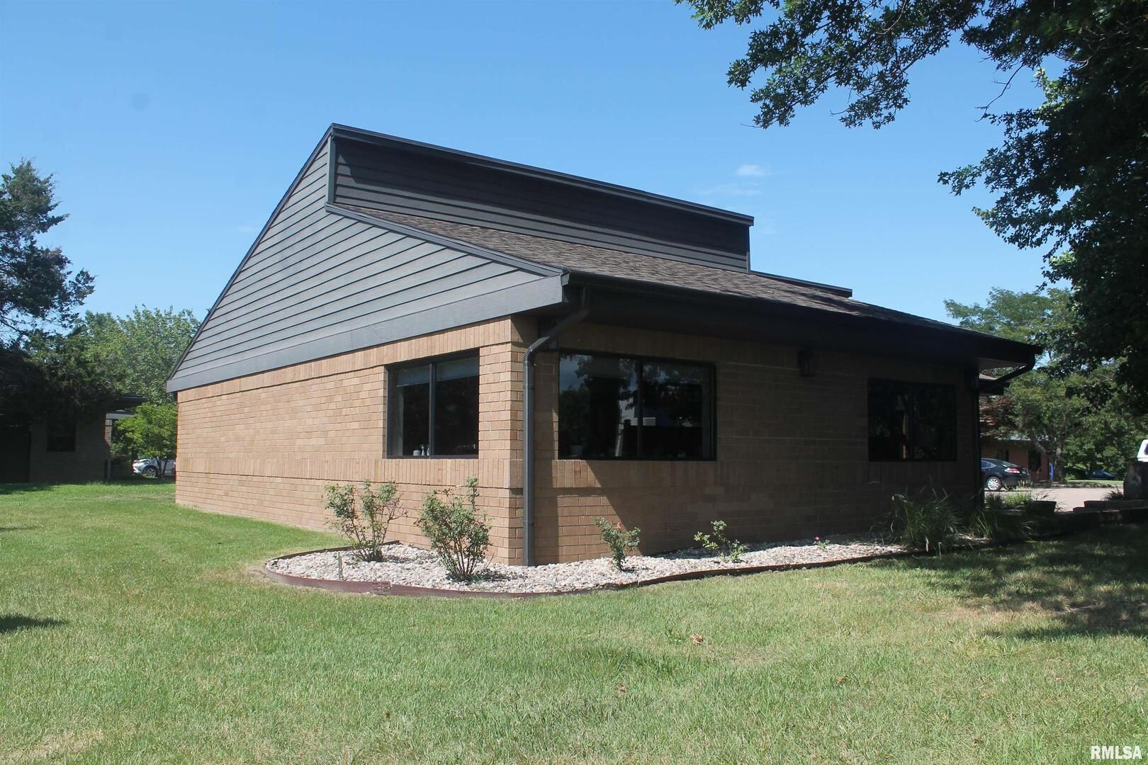 1160 CEDAR Court — Carbondale, IL 62901