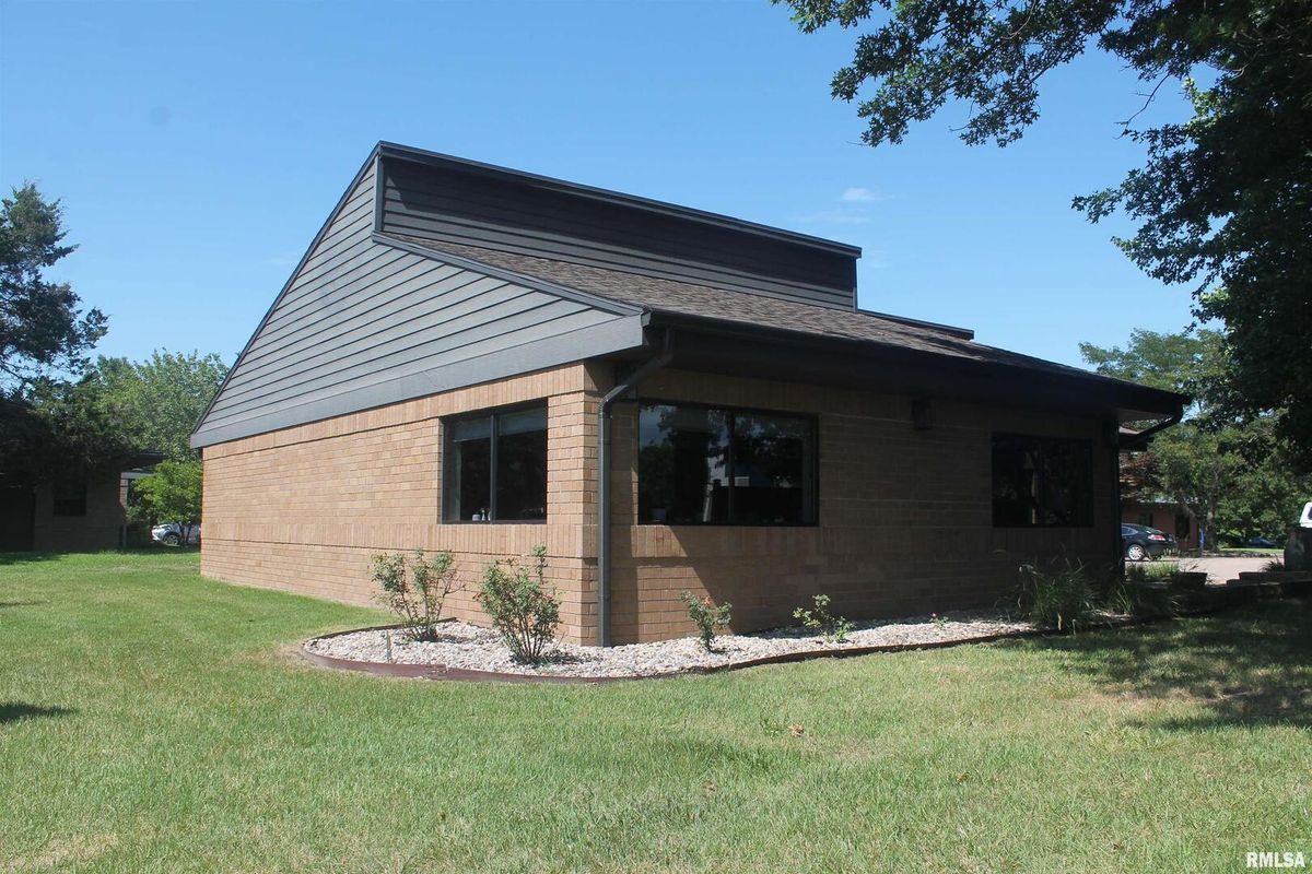 1160 CEDAR Court, Carbondale, IL 62901