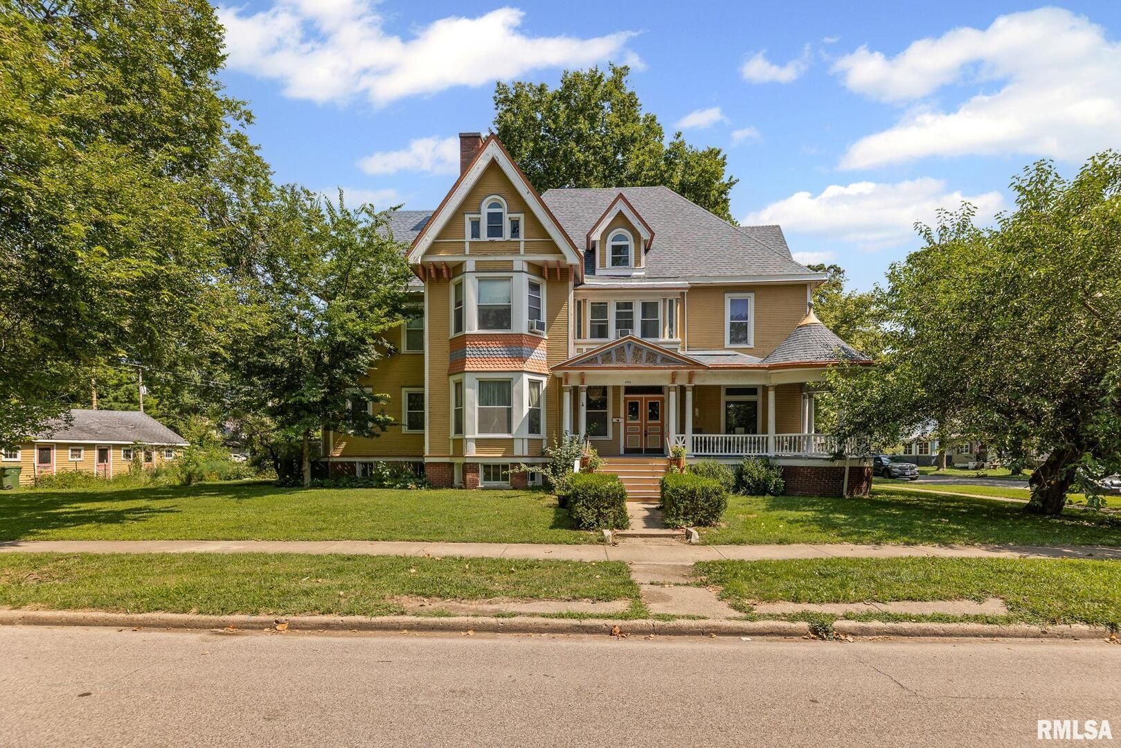 404 W BROADWAY Street — Centralia, IL 62801
