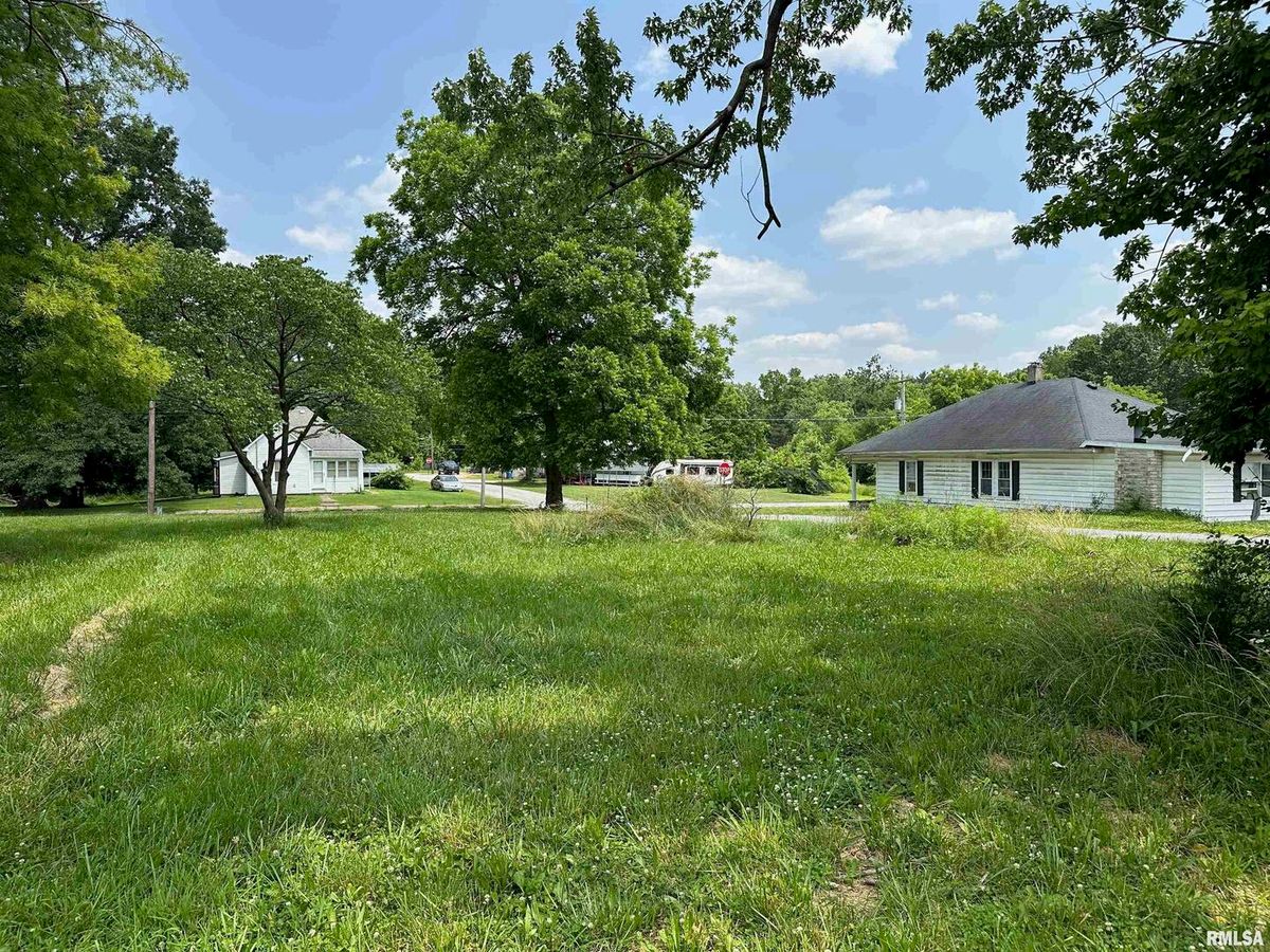 301 N CHESTNUT Street, Christopher, IL 62822