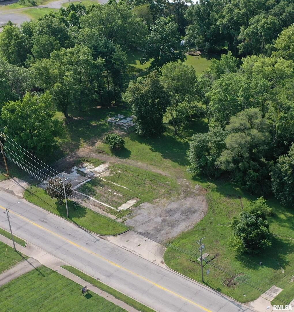 799 E MAIN Street — Salem, IL 62881