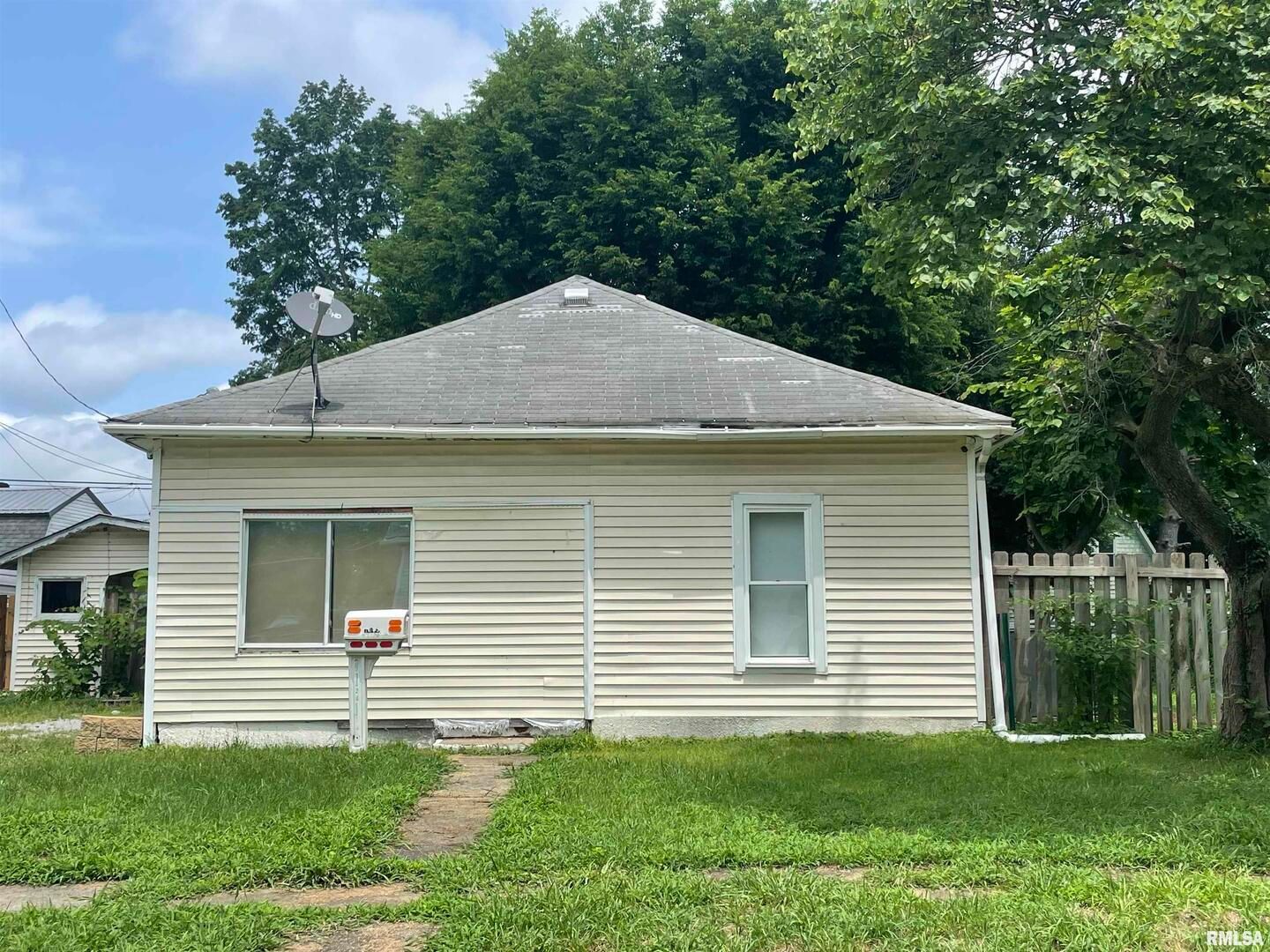 1005 E ELM Street — West Frankfort, IL 62896
