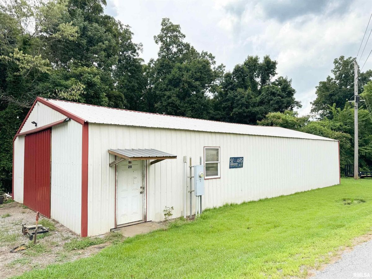 211 SPRING Street, Dongola, IL 62926