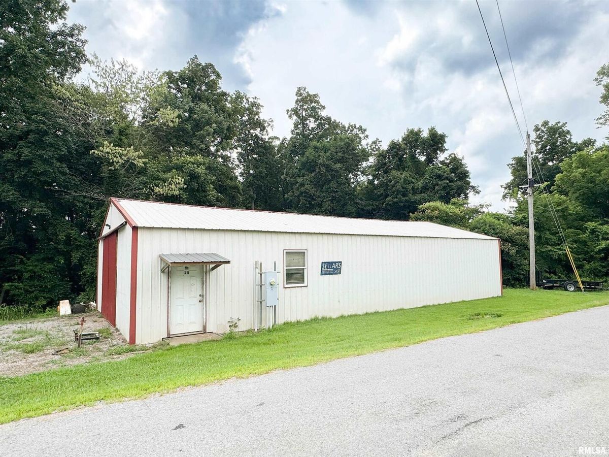 211 SPRING Street, Dongola, IL 62926