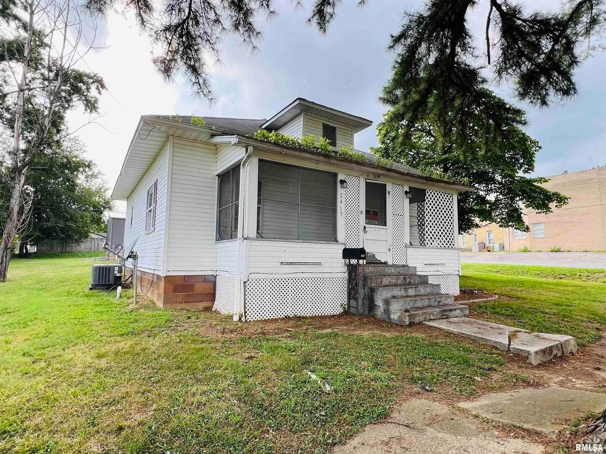 2417 1ST Street, Eldorado, IL 62930