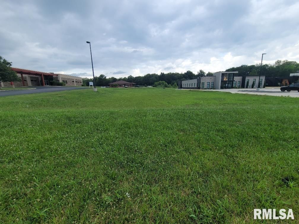 3128 Veterans Memorial Drive — Mt Vernon, IL 62864