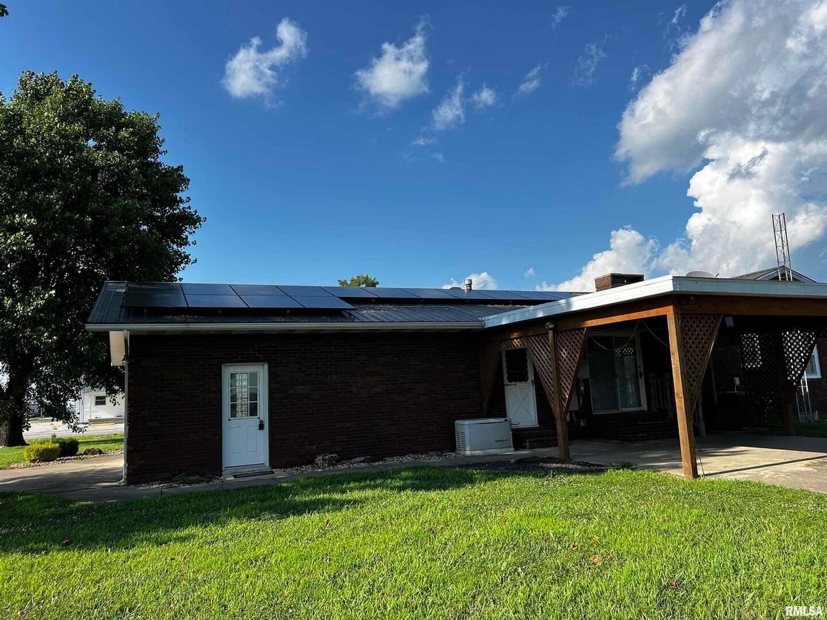 210 W 5TH Street, St Peter, IL 62880