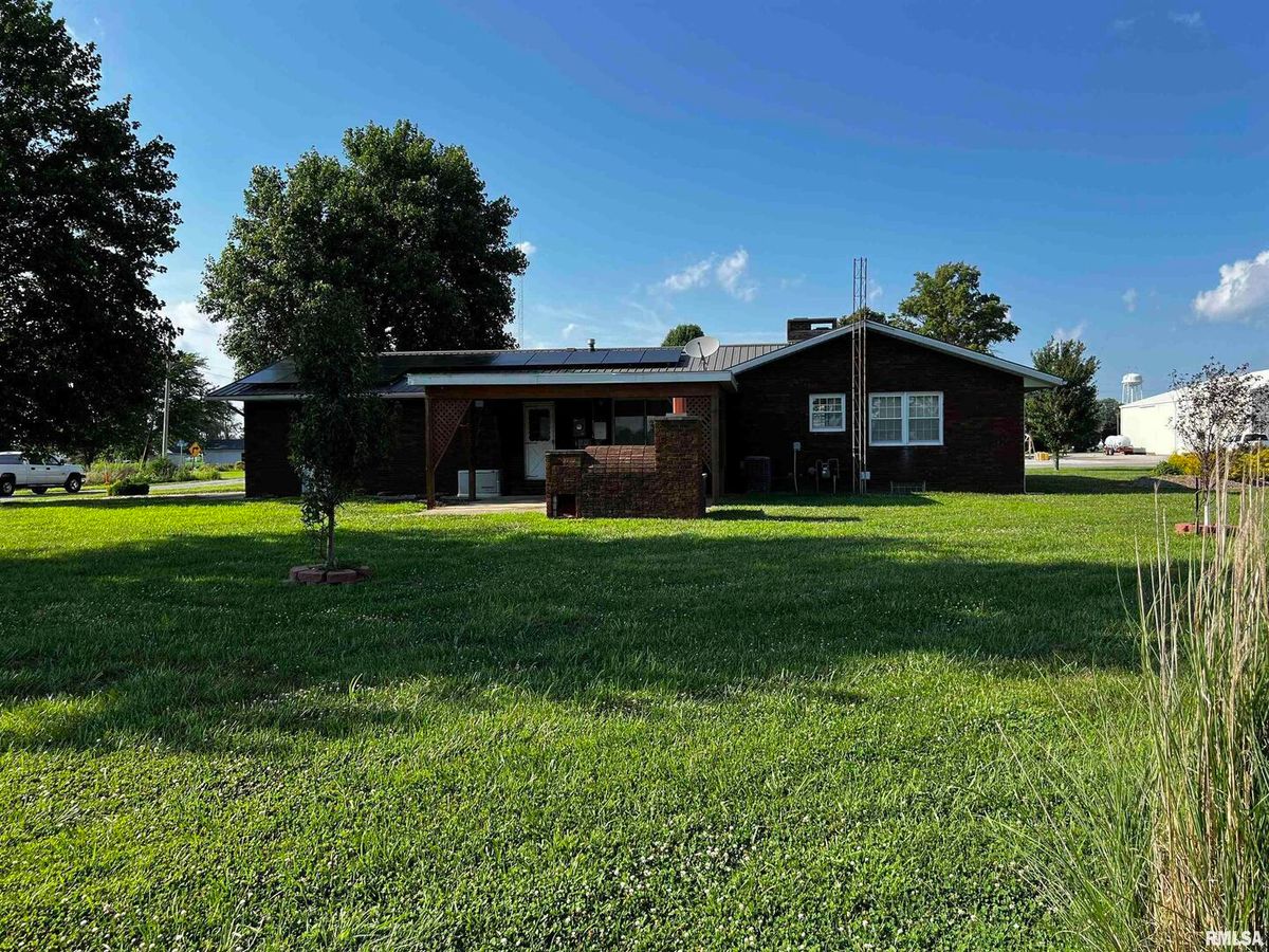 210 W 5TH Street, St Peter, IL 62880