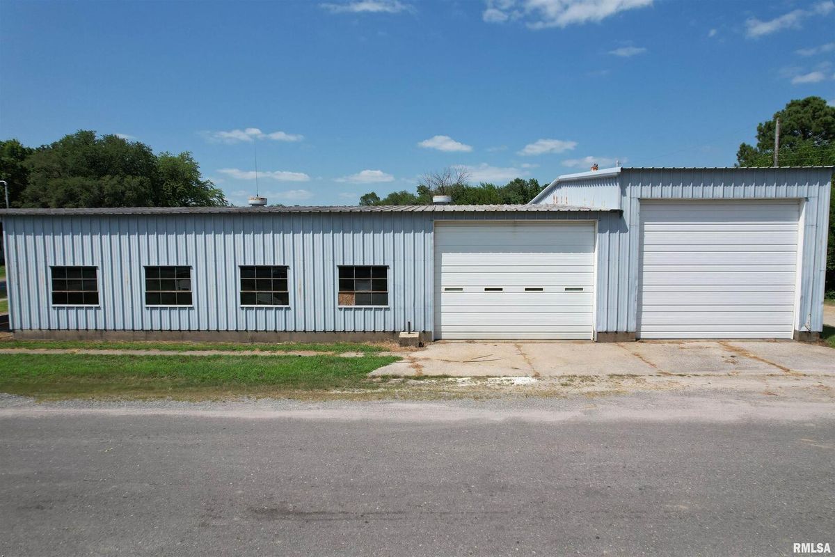 1425 LOCUST Street, Centralia, IL 62881