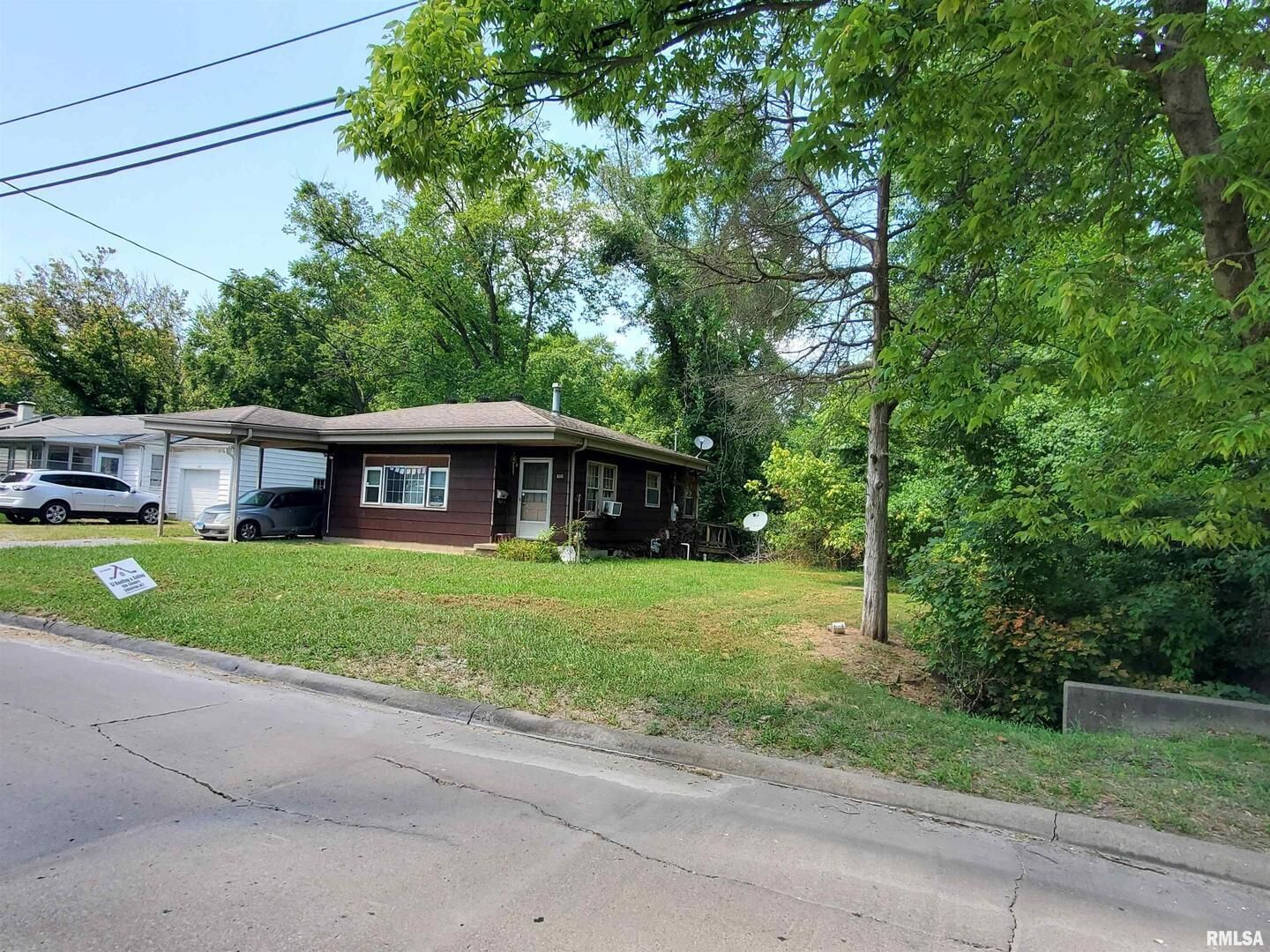600 W GRAND Avenue — Carterville, IL 62918