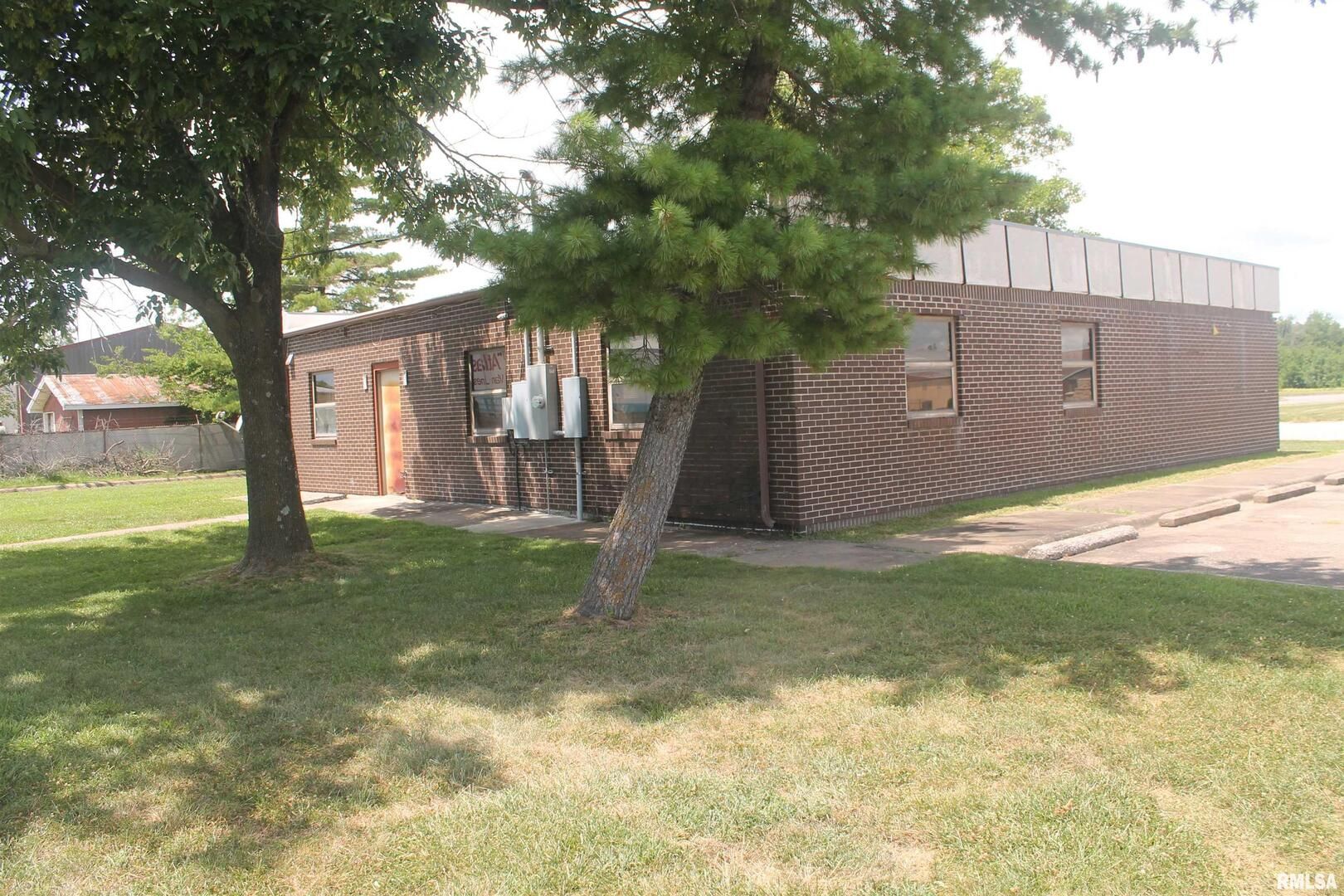 325 W Industrial Park Road — Carbondale, IL 62901