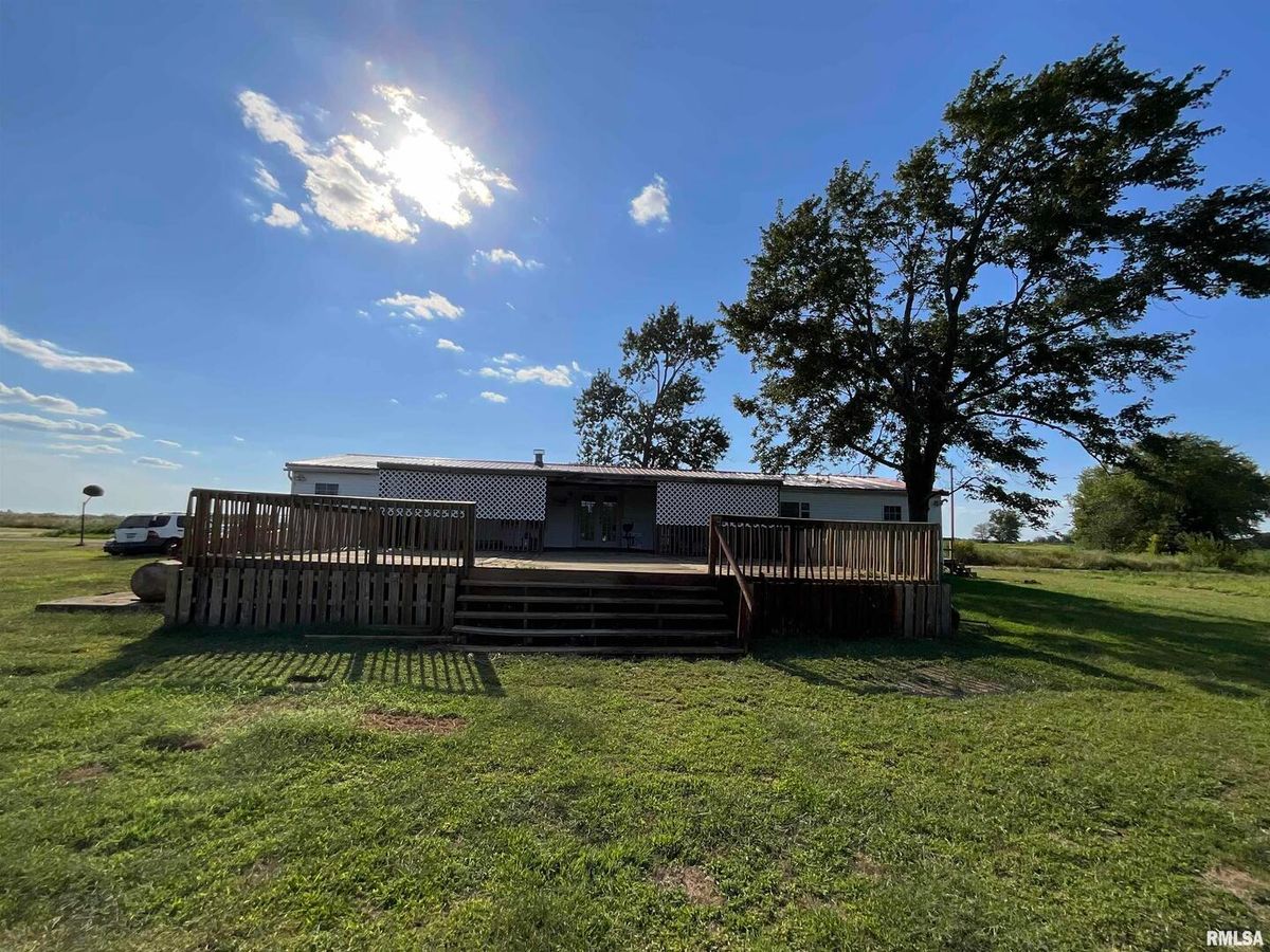7106 Krutsinger Road, Kinmundy, IL 62854