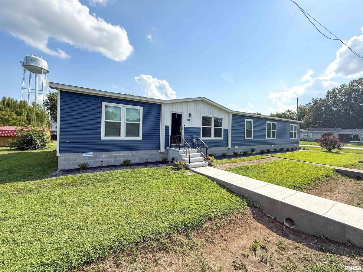 119 6TH Street, Clay City, IL 62824