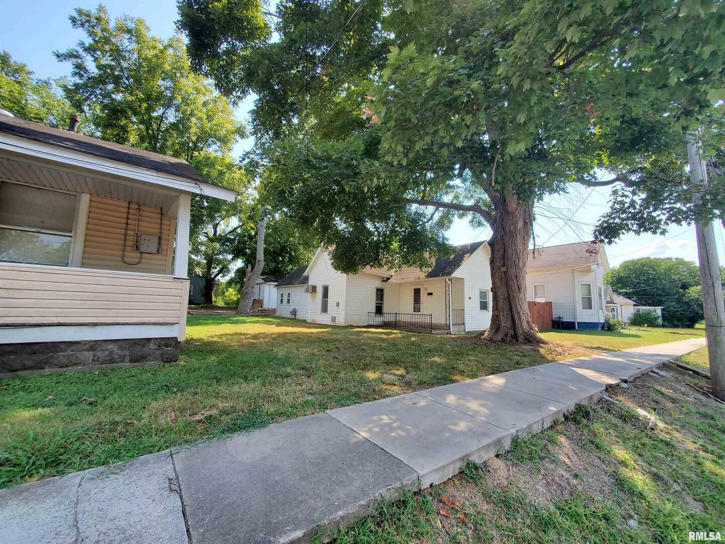 311 W SYCAMORE Street — Carbondale, IL 62901