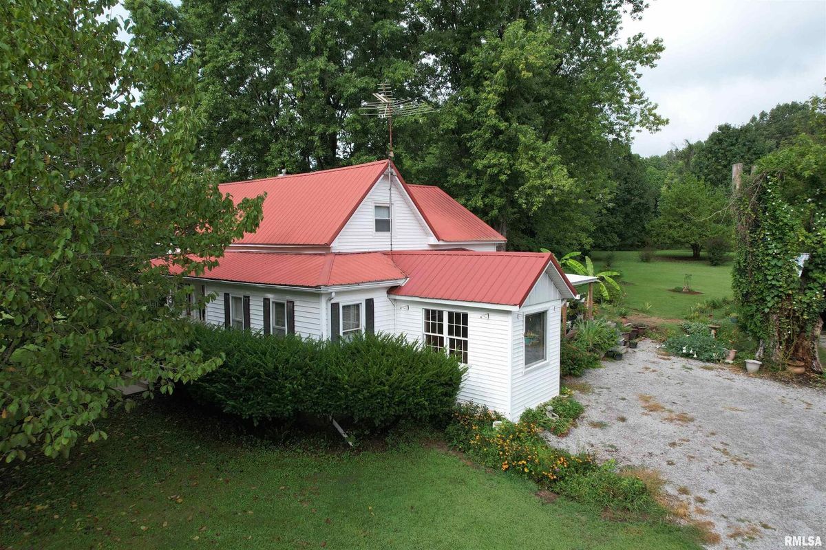 200 CRESTVIEW Drive, Dongola, IL 62926