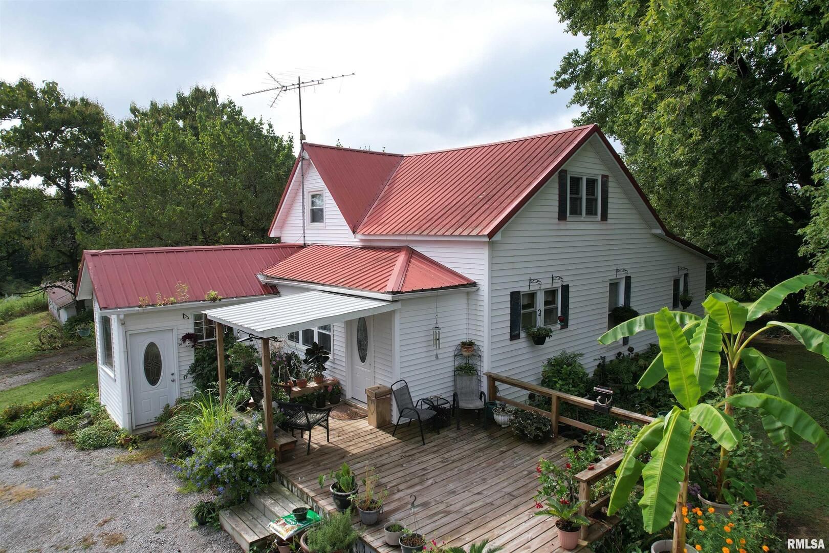 200 CRESTVIEW Drive — Dongola, IL 62926