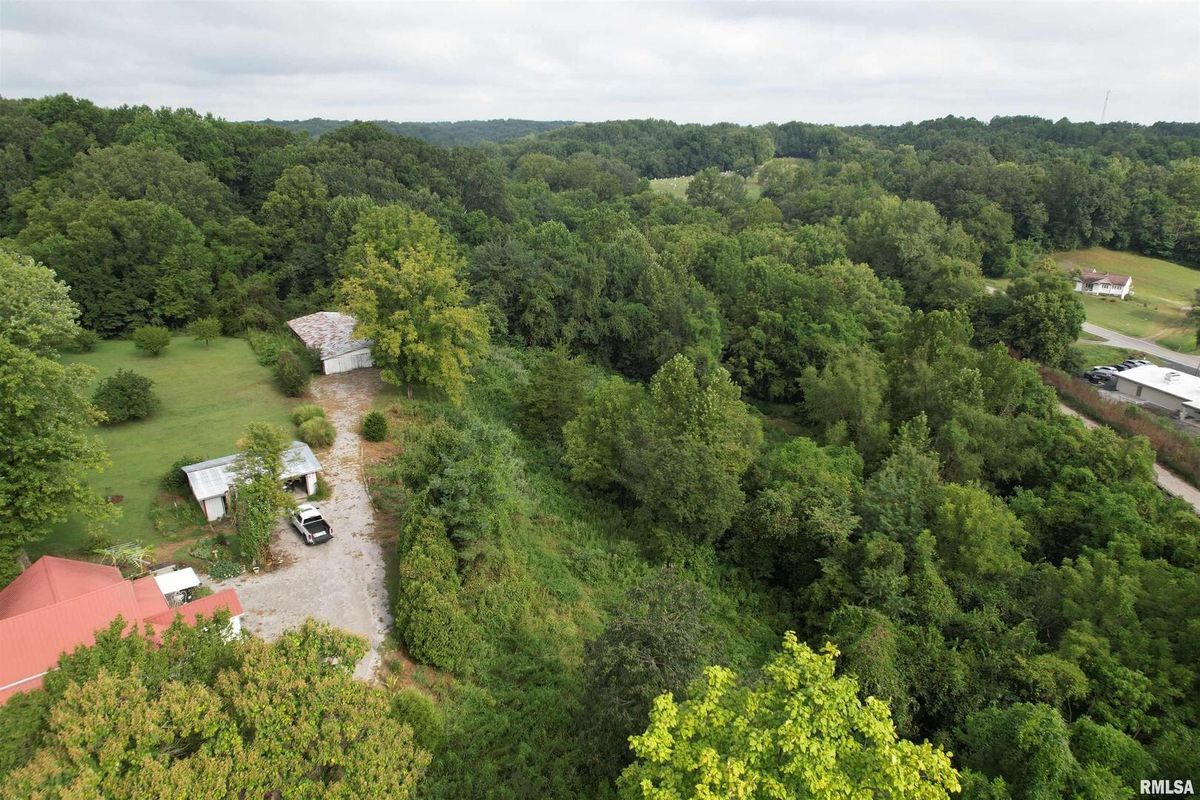 200 CRESTVIEW Drive, Dongola, IL 62926