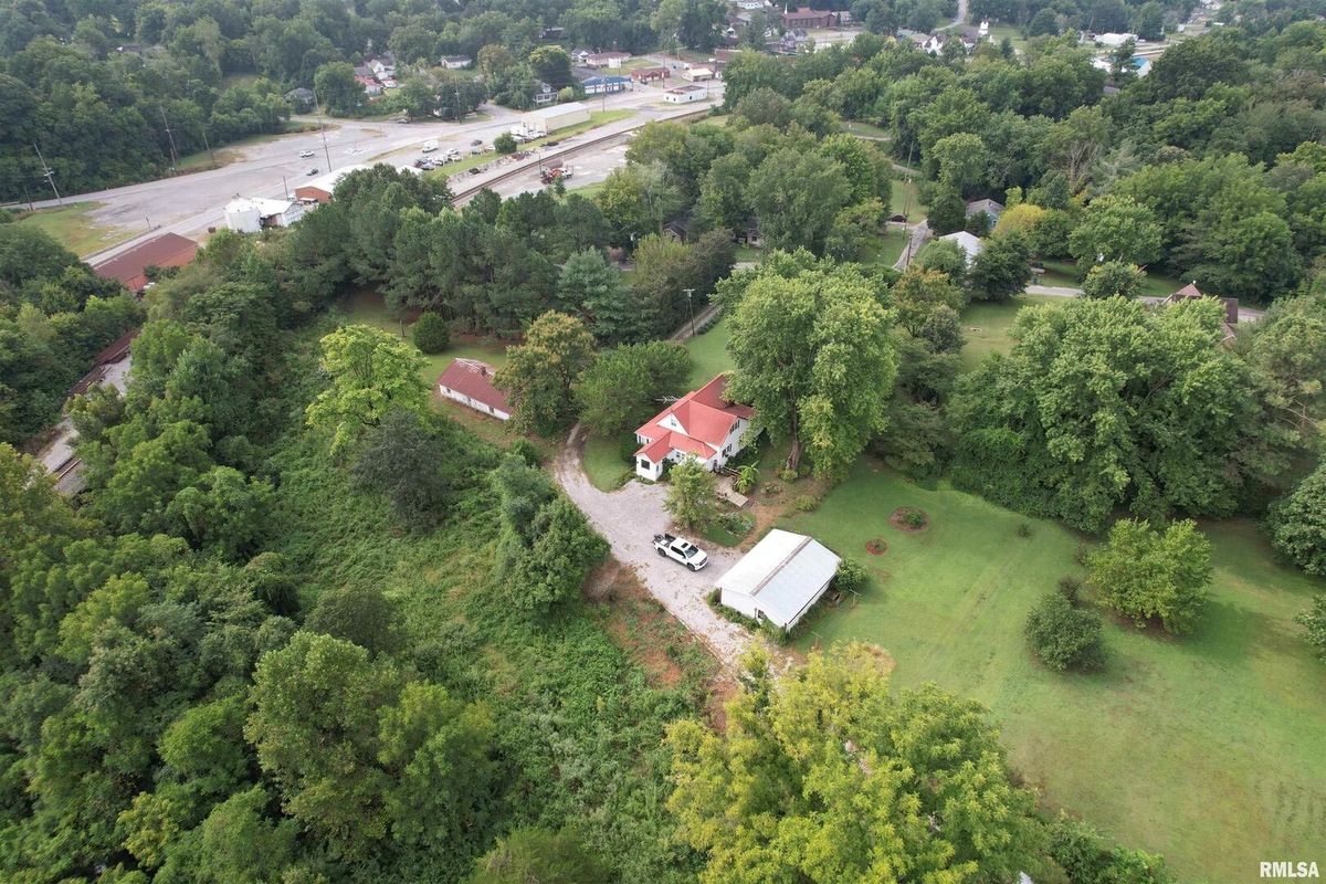 200 CRESTVIEW Drive, Dongola, IL 62926