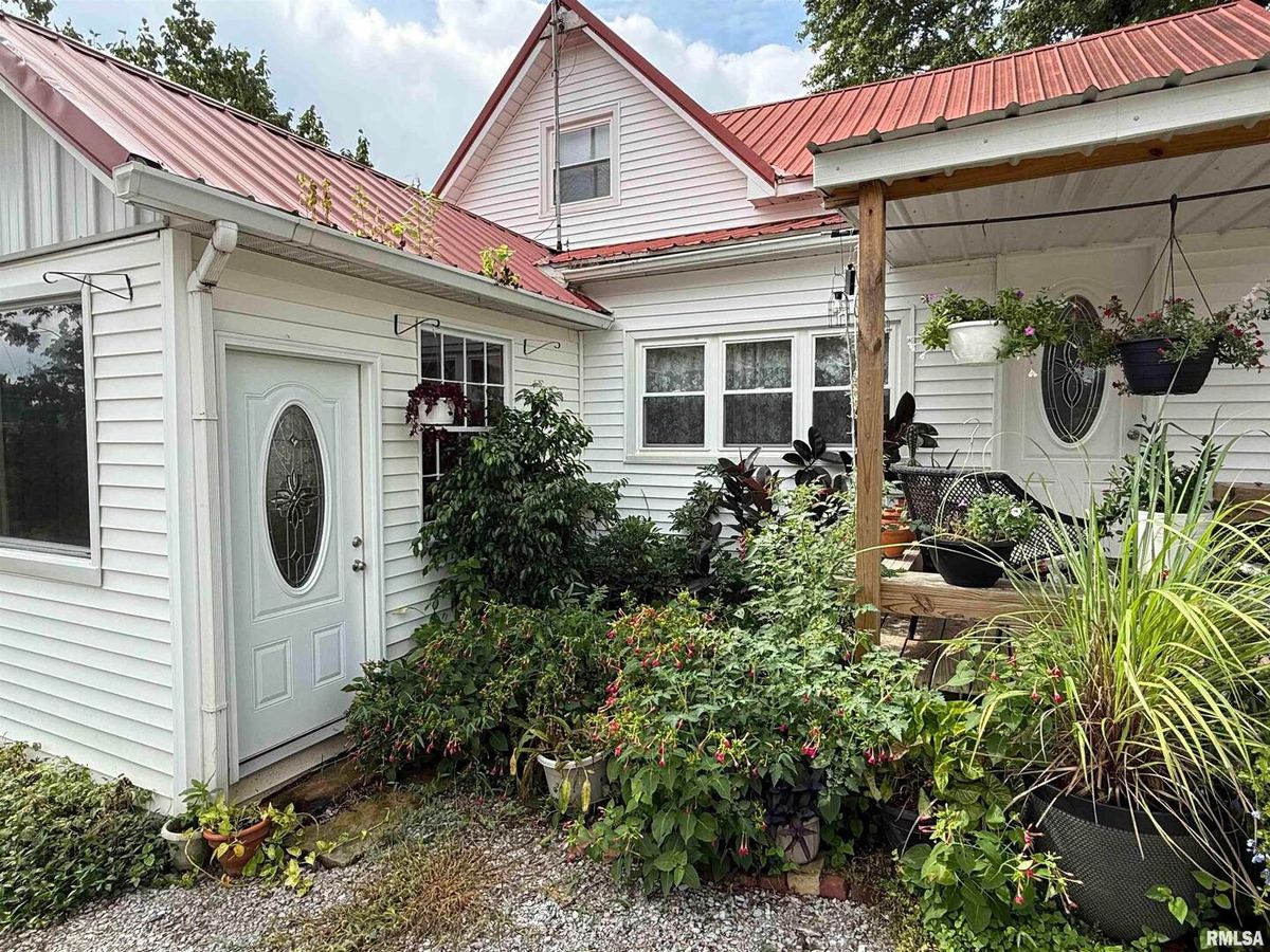 200 CRESTVIEW Drive, Dongola, IL 62926