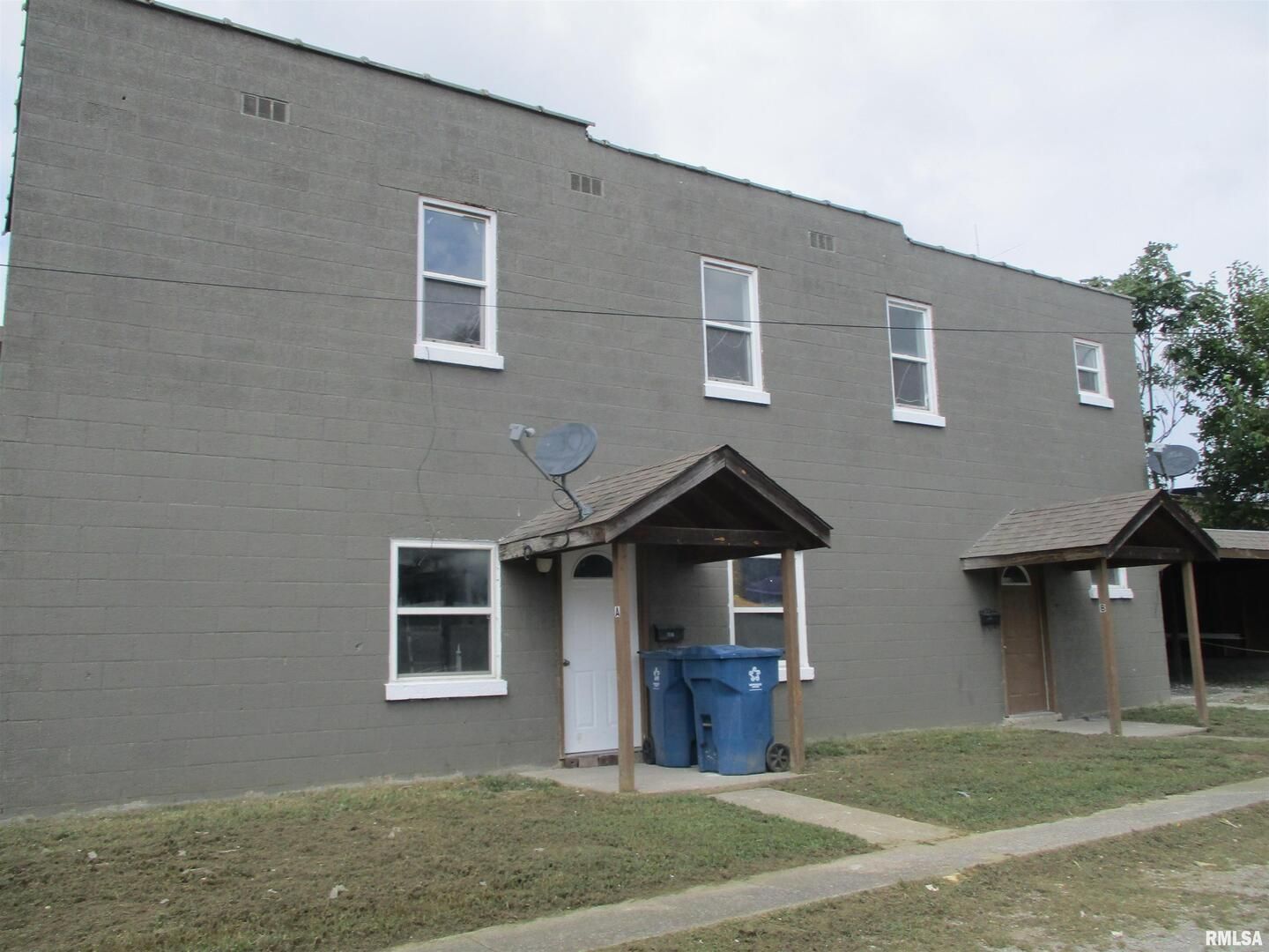 101 E WEBSTER Street — Benton, IL 62812